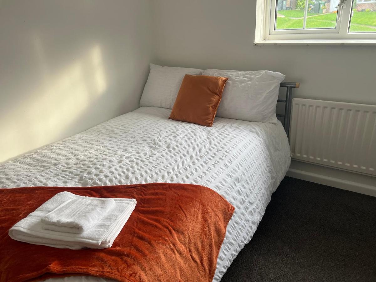 The Coral Guest House 1 Mile From Winchester Market Extérieur photo