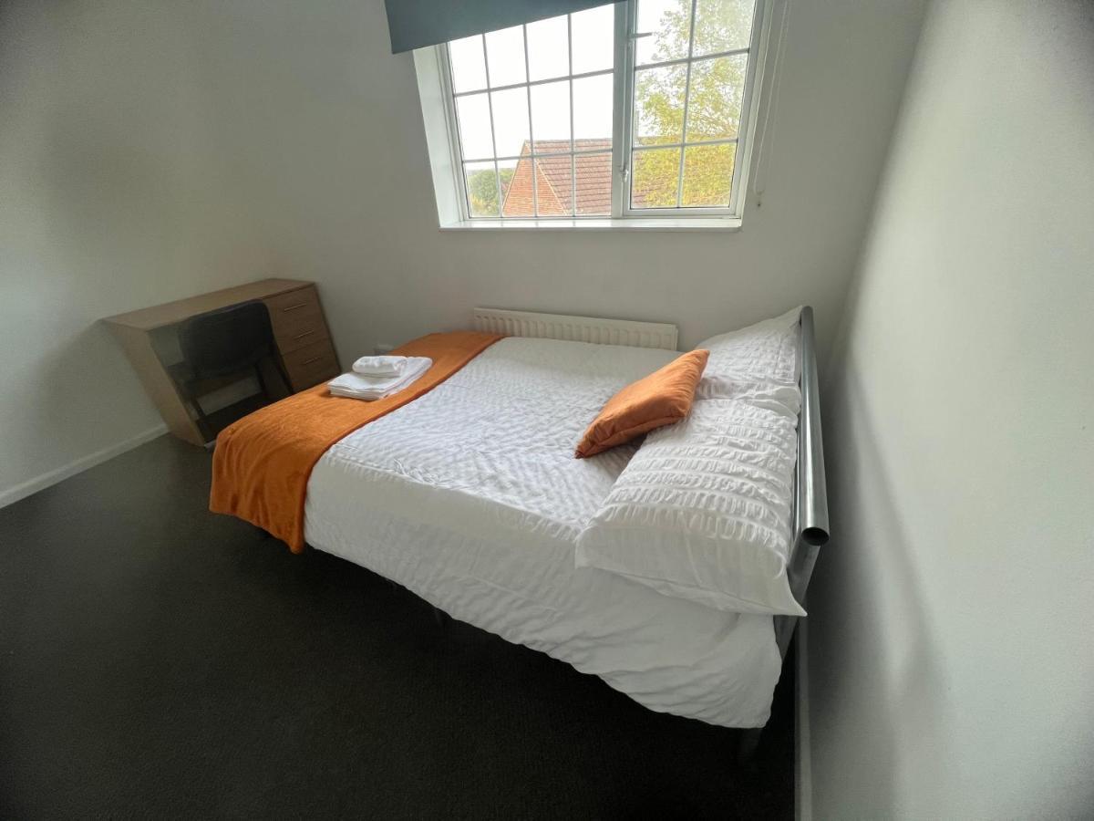 The Coral Guest House 1 Mile From Winchester Market Extérieur photo
