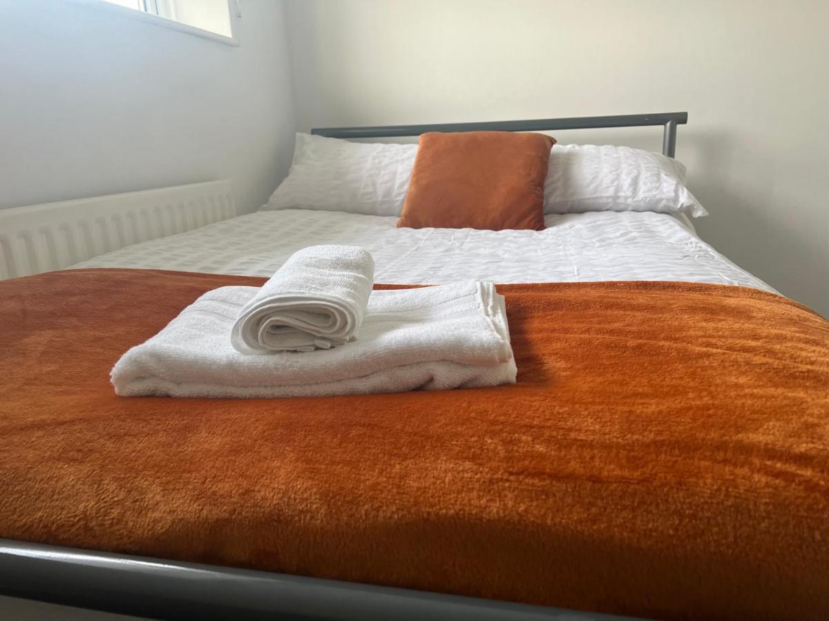 The Coral Guest House 1 Mile From Winchester Market Extérieur photo