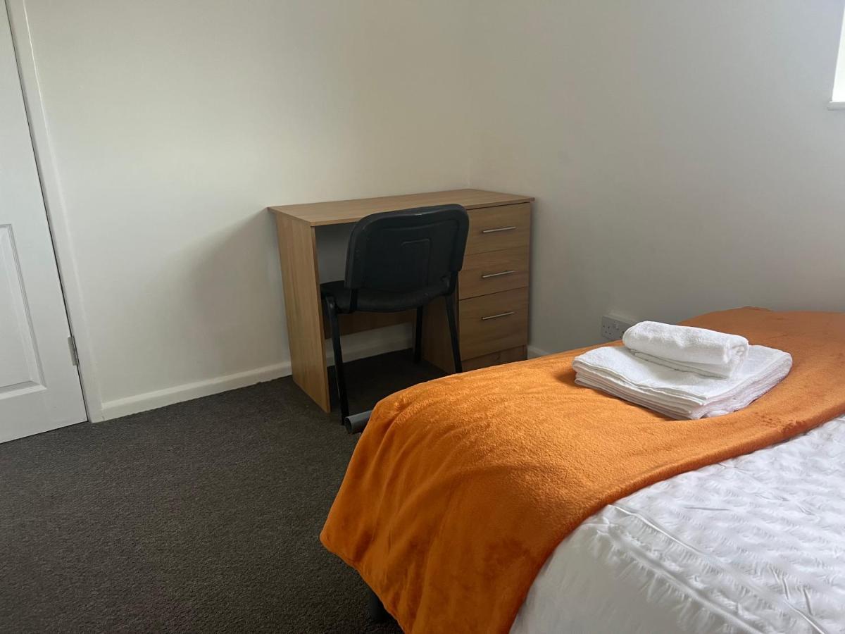 The Coral Guest House 1 Mile From Winchester Market Extérieur photo