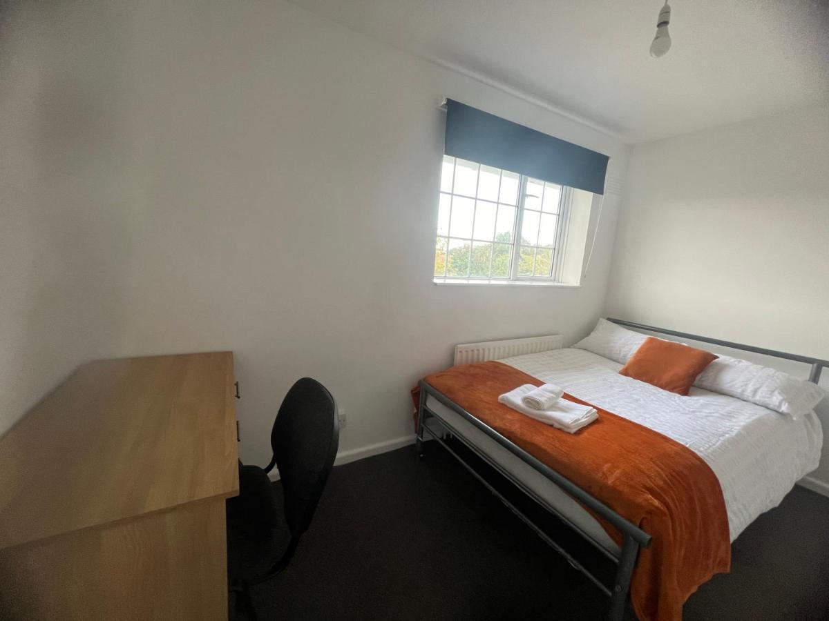 The Coral Guest House 1 Mile From Winchester Market Extérieur photo