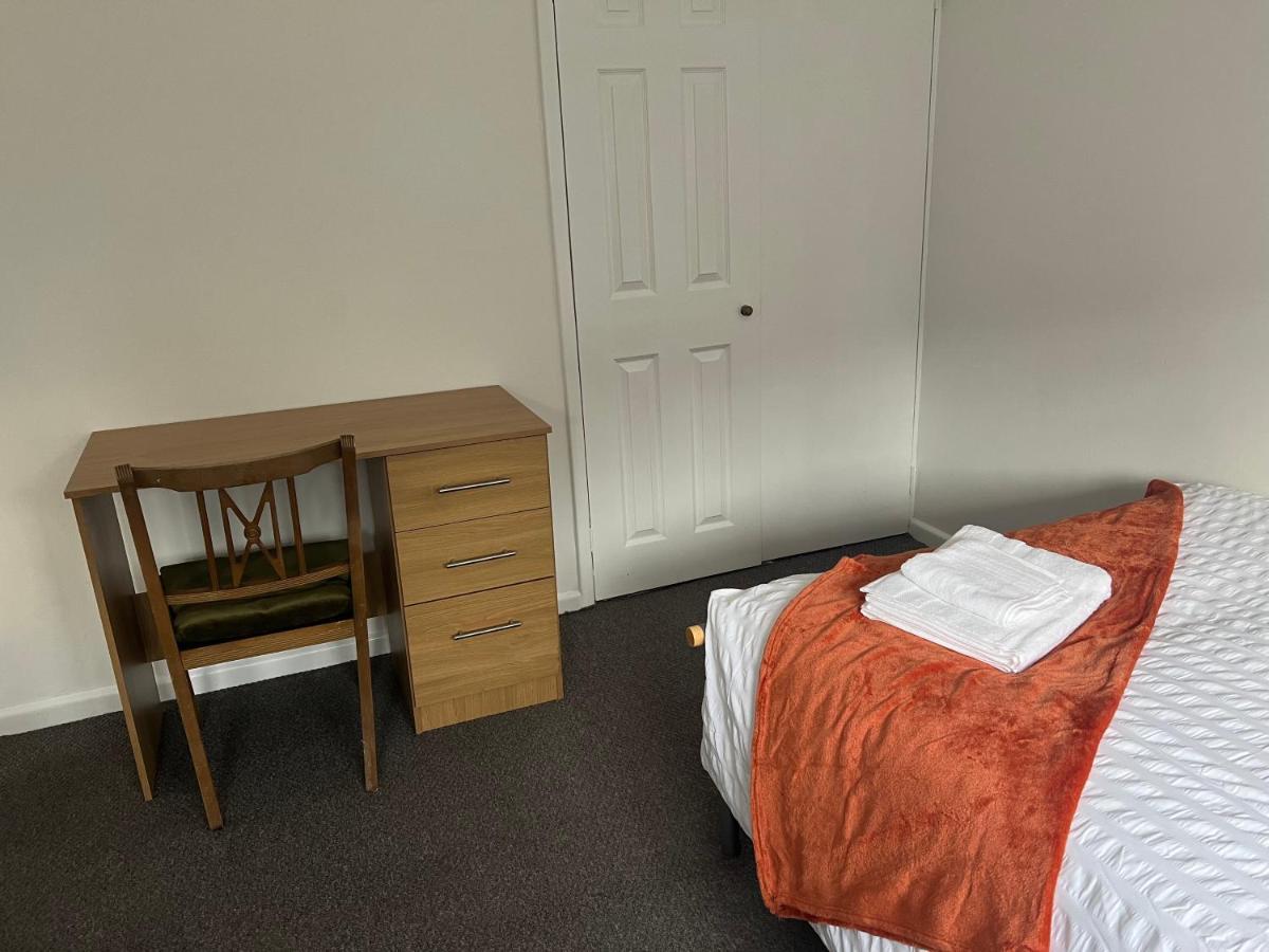 The Coral Guest House 1 Mile From Winchester Market Extérieur photo