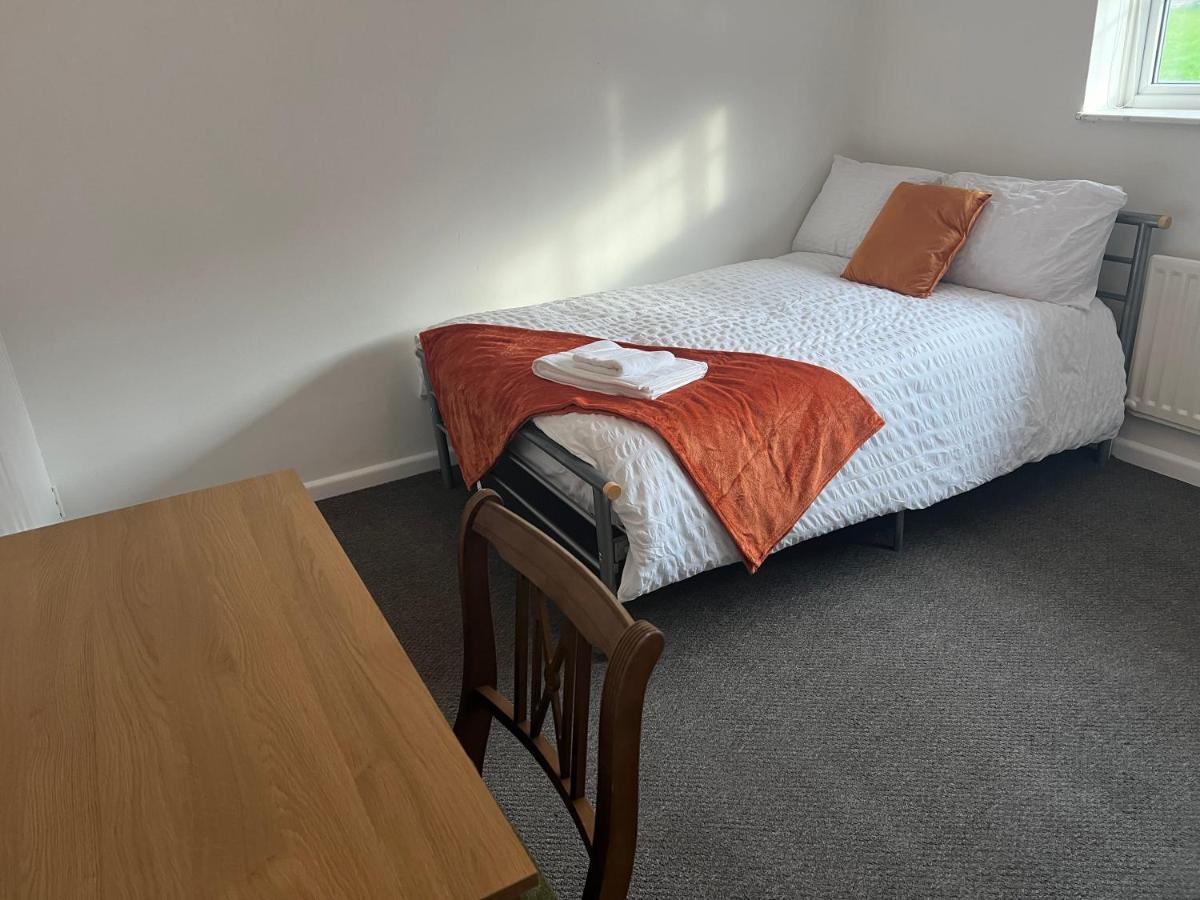 The Coral Guest House 1 Mile From Winchester Market Extérieur photo